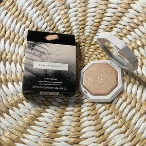 Fenty Beauty Demi’Glow Light-Diffusing Highlighter in Prosecco - NIB